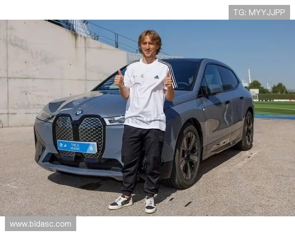 皇马全队获赠宝马车型介绍：贝林厄姆、姆巴佩选择宝马XM